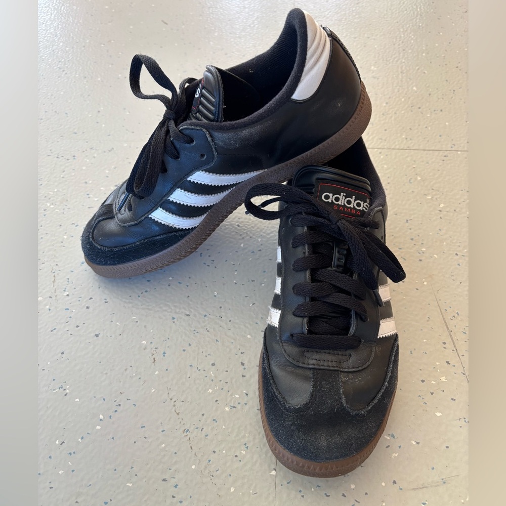 Adidas Classic Samba Black Indoor soccer shoes size men’s 6